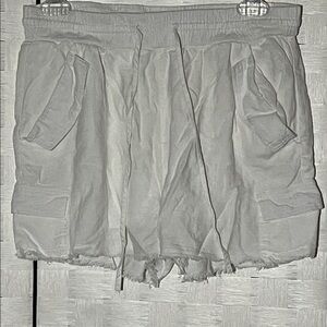 White Raw Hem Cargo Shorts Beach Vaca Resort Size M Elastic Waistband